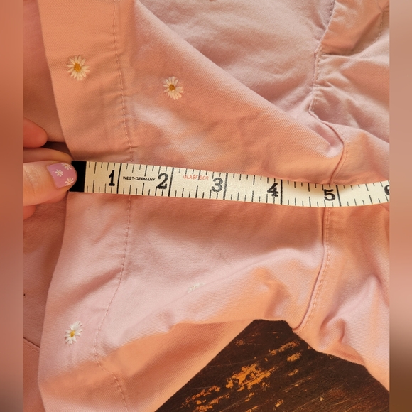 Old Navy Mid Rise Shorts - Picture 5 of 7